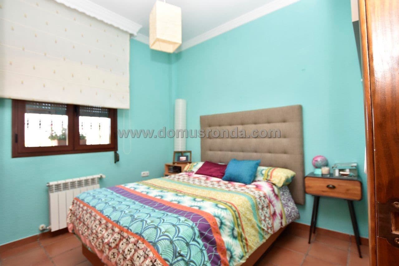5 quarto Moradia para venda em Ronda com piscina garagem - 900 000 € (Ref: 7770517)