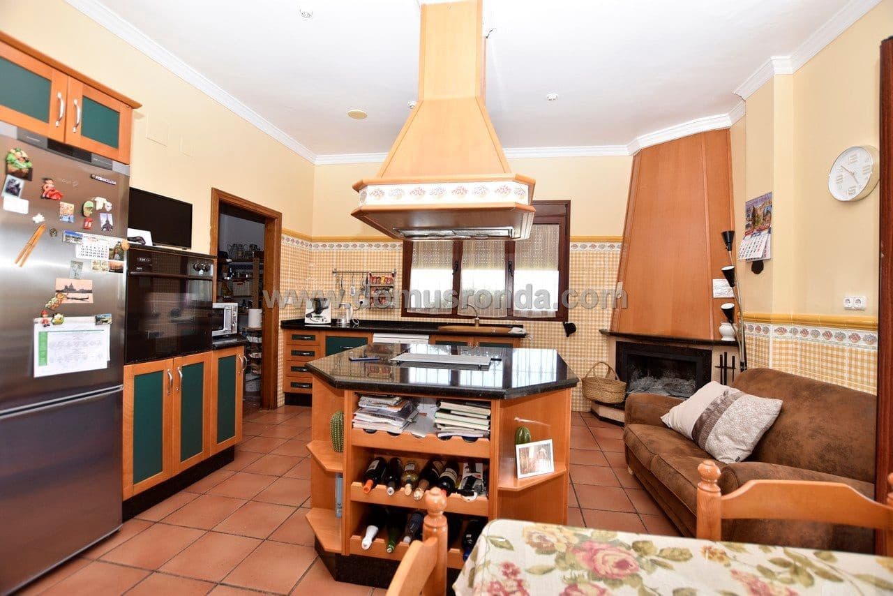 5 quarto Moradia para venda em Ronda com piscina garagem - 900 000 € (Ref: 7770517)