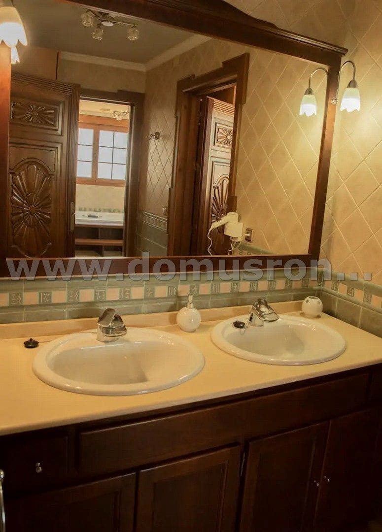 5 bedroom Villa for sale in Arriate with pool - € 375,000 (Ref: 7950249)