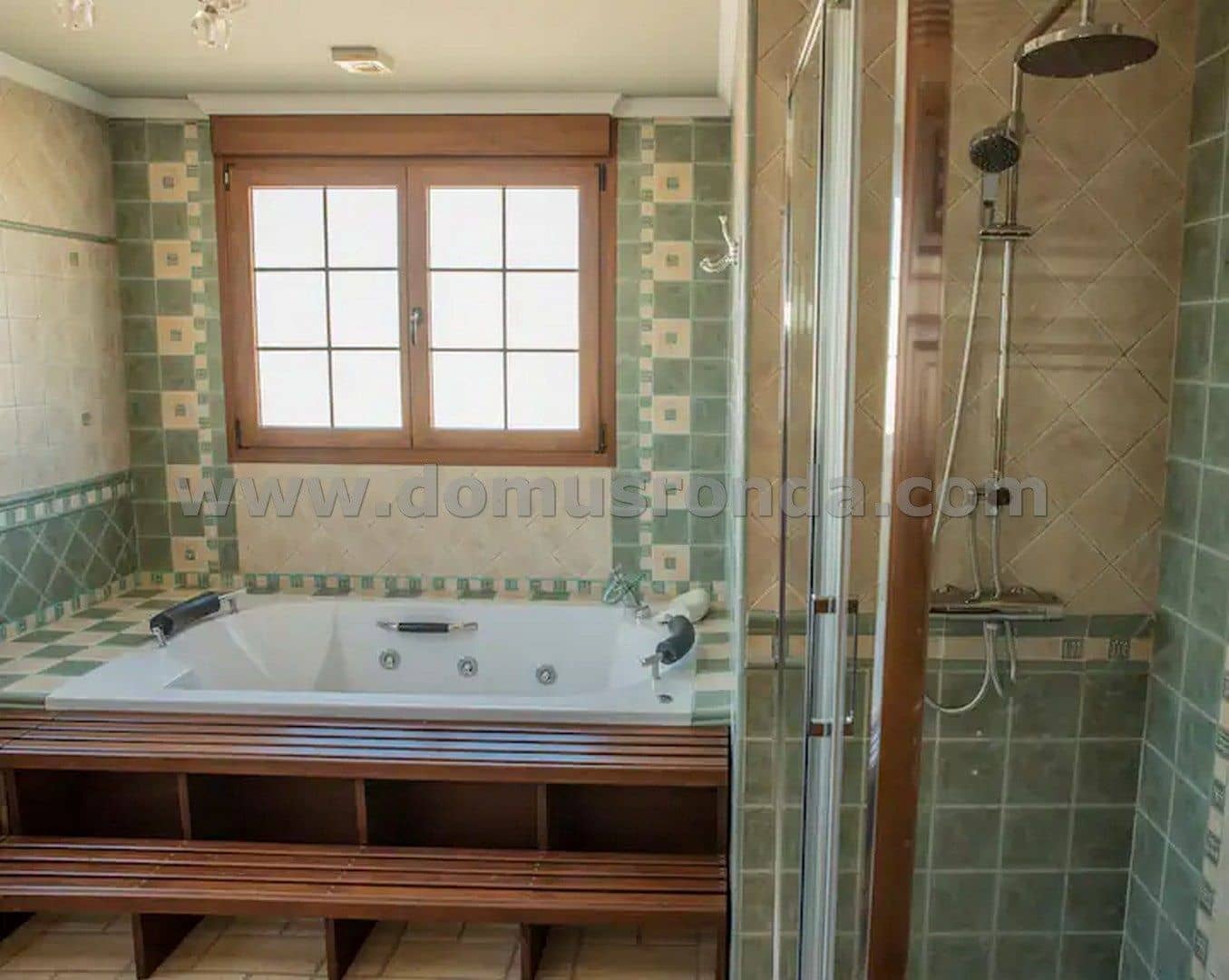 5 bedroom Villa for sale in Arriate with pool - € 375,000 (Ref: 7950249)