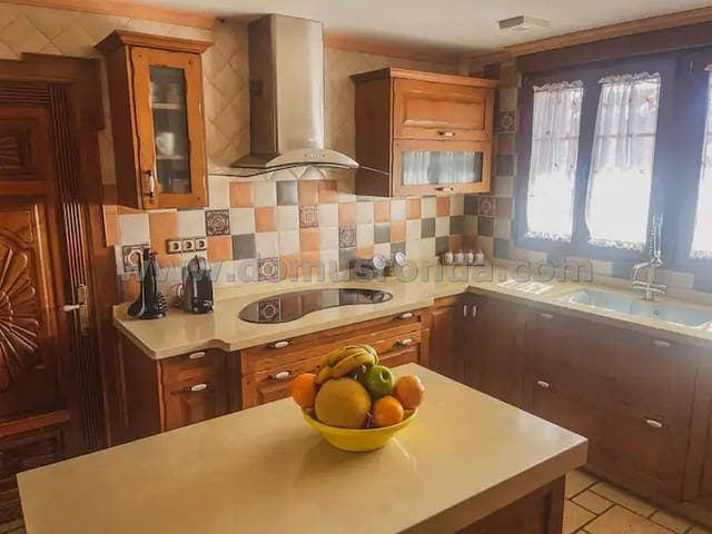 5 bedroom Villa for sale in Arriate with pool - € 375,000 (Ref: 7950249)