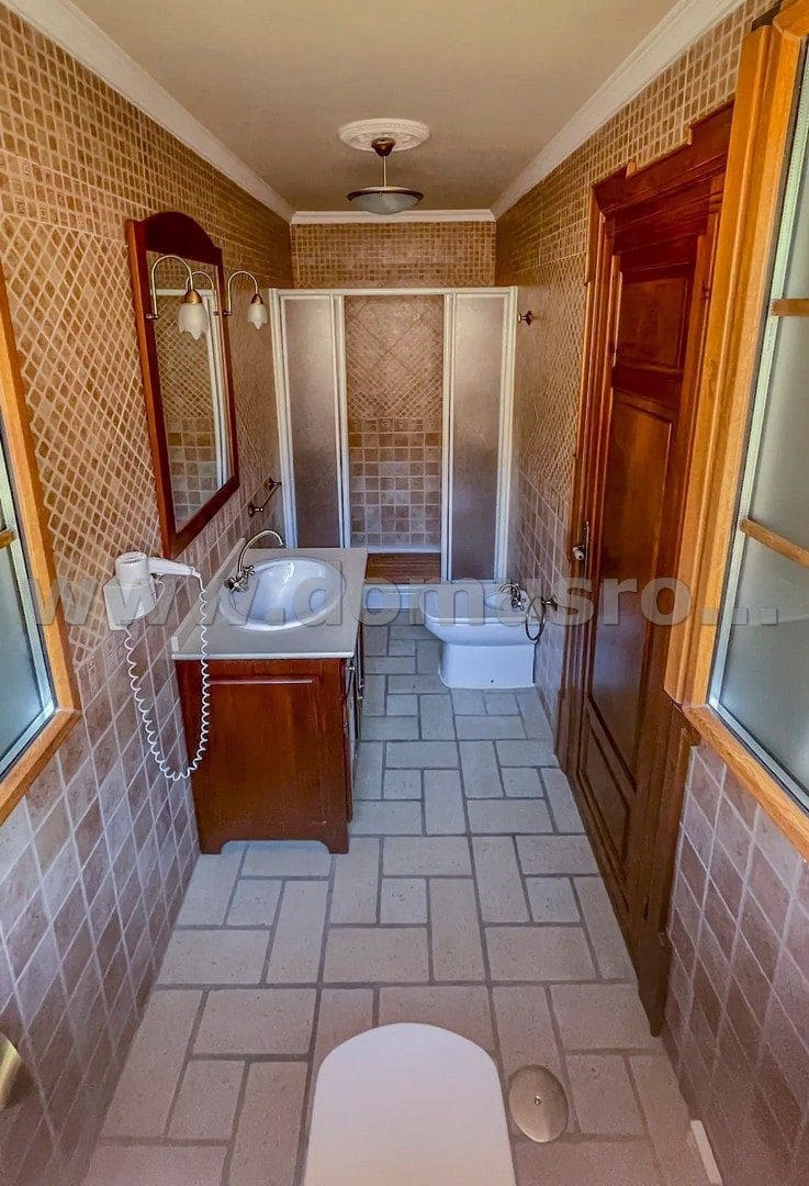 5 bedroom Villa for sale in Arriate with pool - € 375,000 (Ref: 7950249)