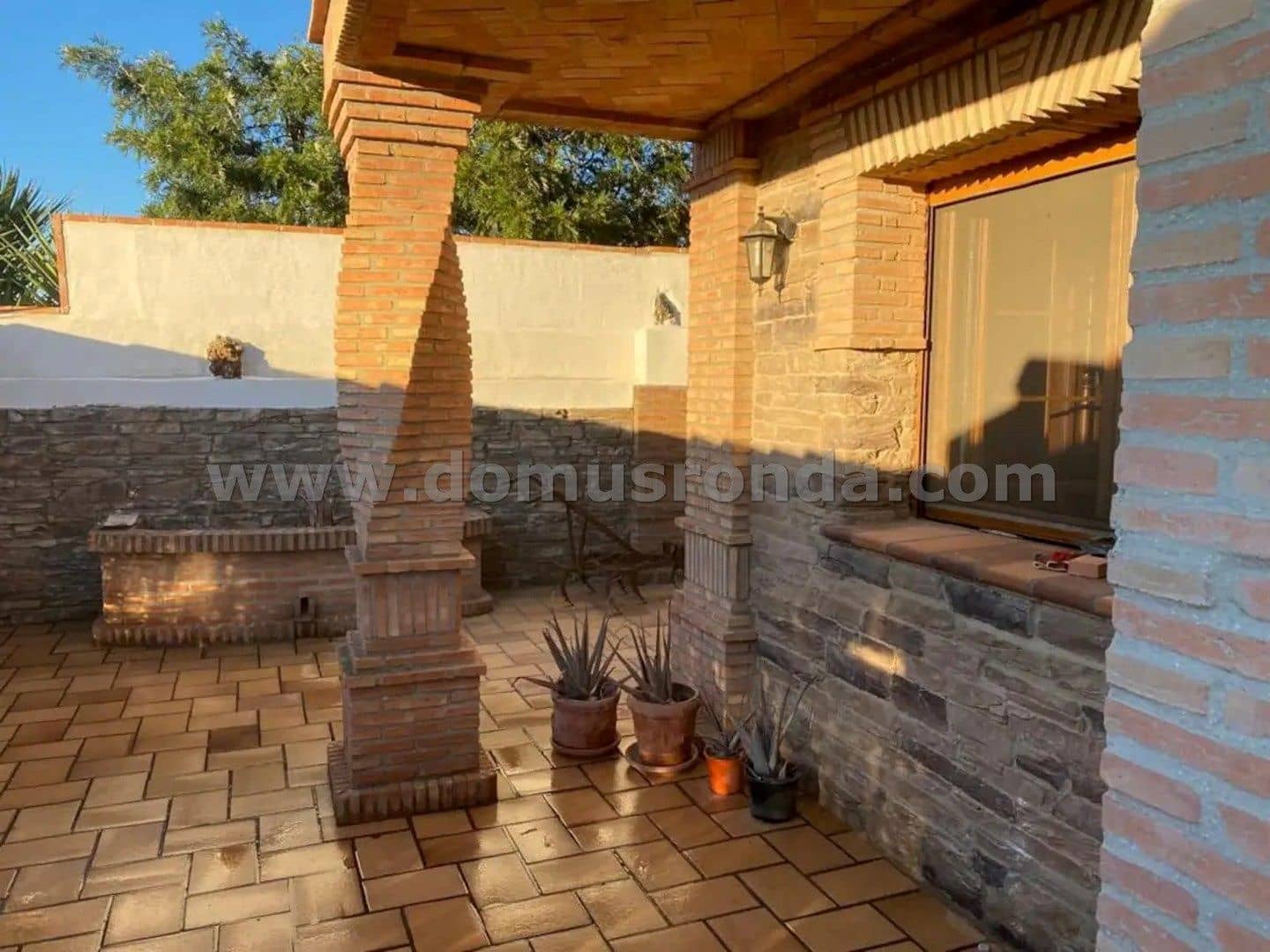5 bedroom Villa for sale in Arriate with pool - € 375,000 (Ref: 7950249)