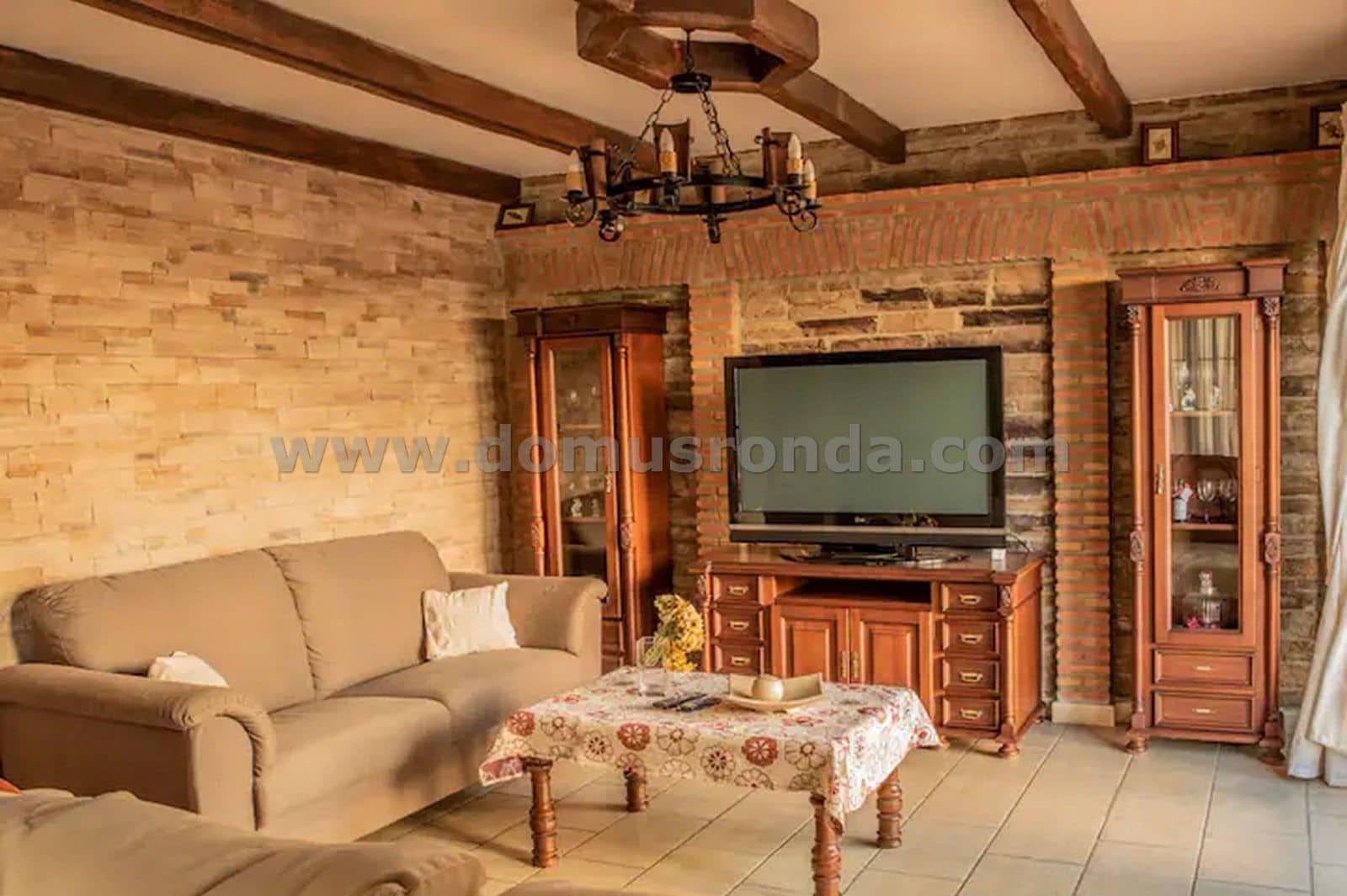 5 bedroom Villa for sale in Arriate with pool - € 375,000 (Ref: 7950249)