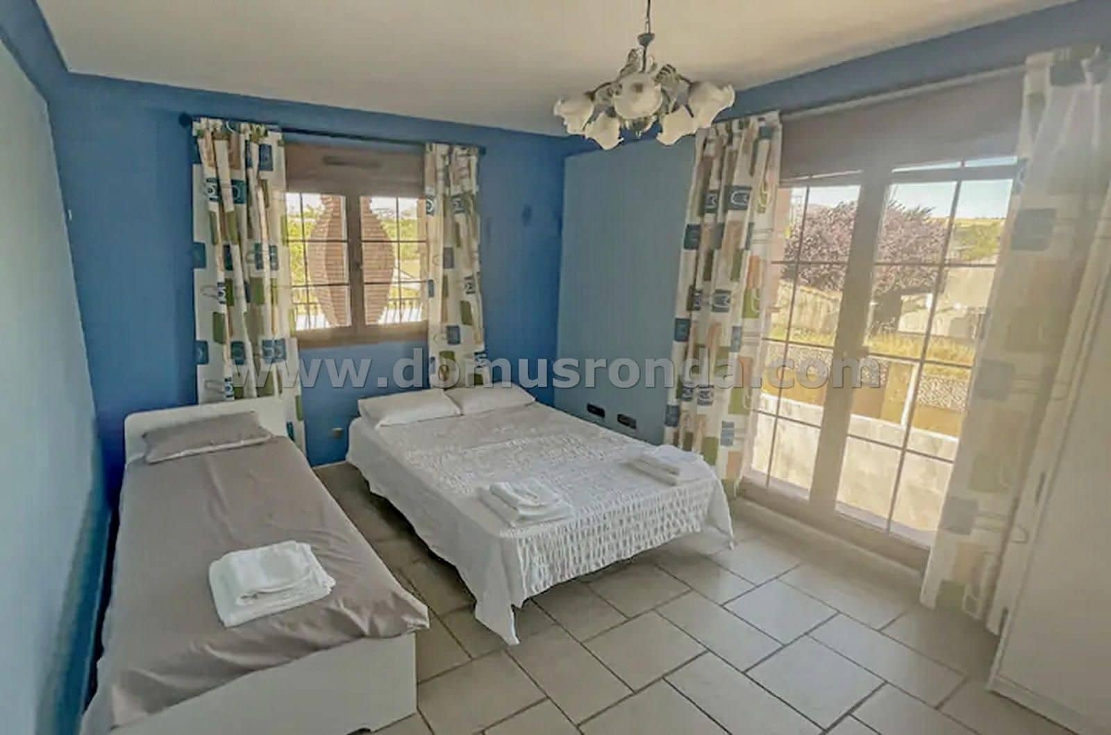 5 bedroom Villa for sale in Arriate with pool - € 375,000 (Ref: 7950249)