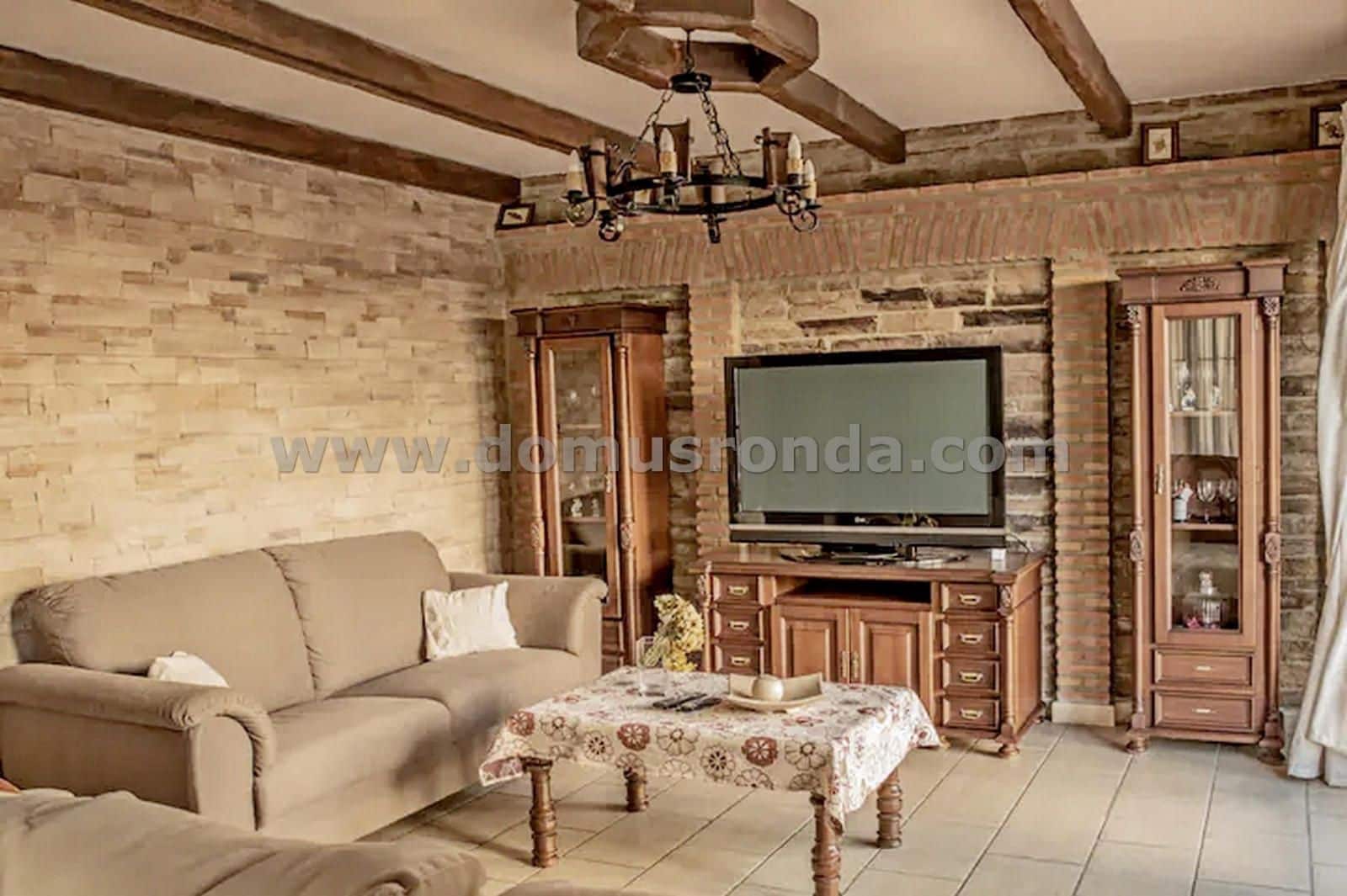 5 bedroom Villa for sale in Arriate with pool - € 375,000 (Ref: 7950249)