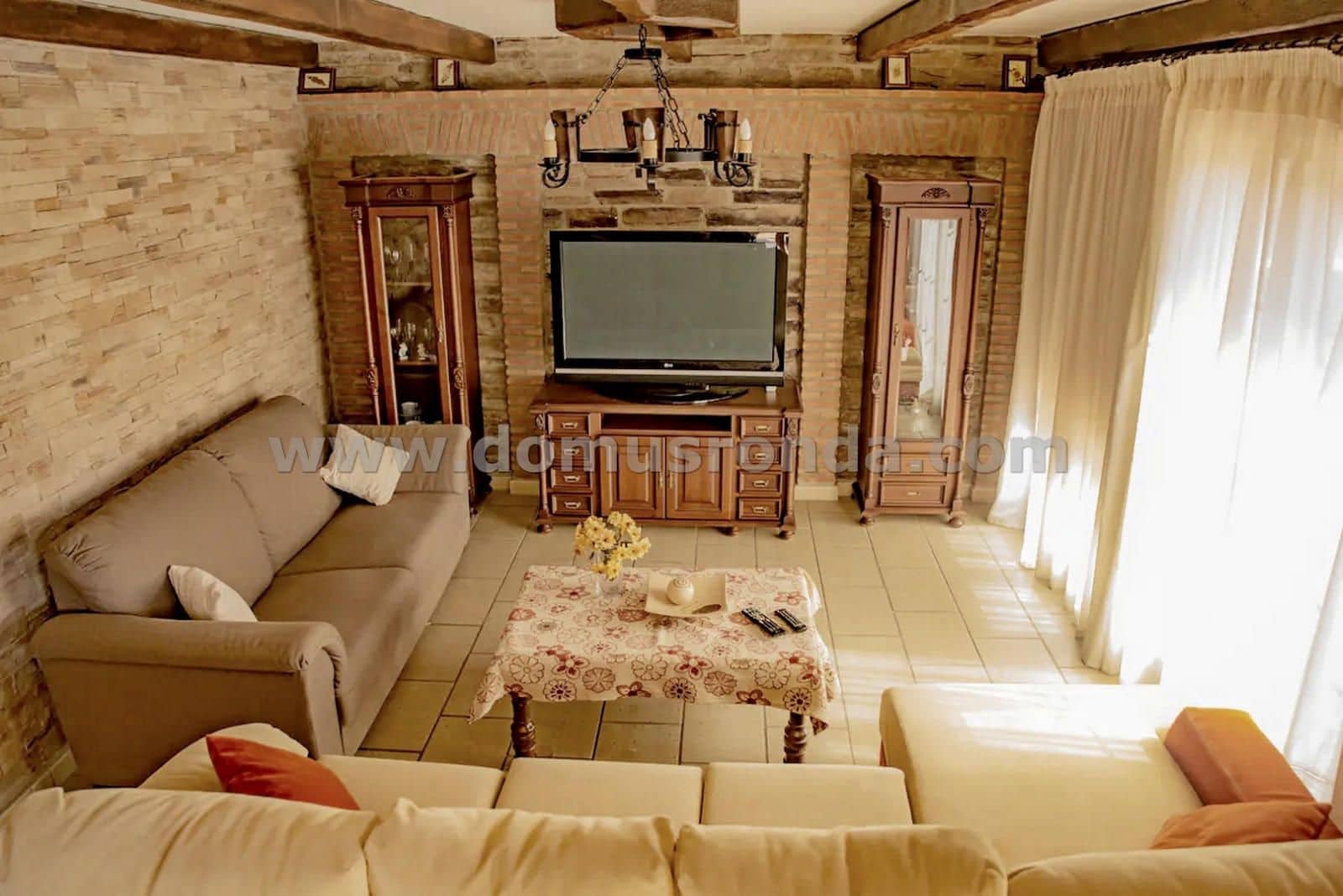 5 bedroom Villa for sale in Arriate with pool - € 375,000 (Ref: 7950249)