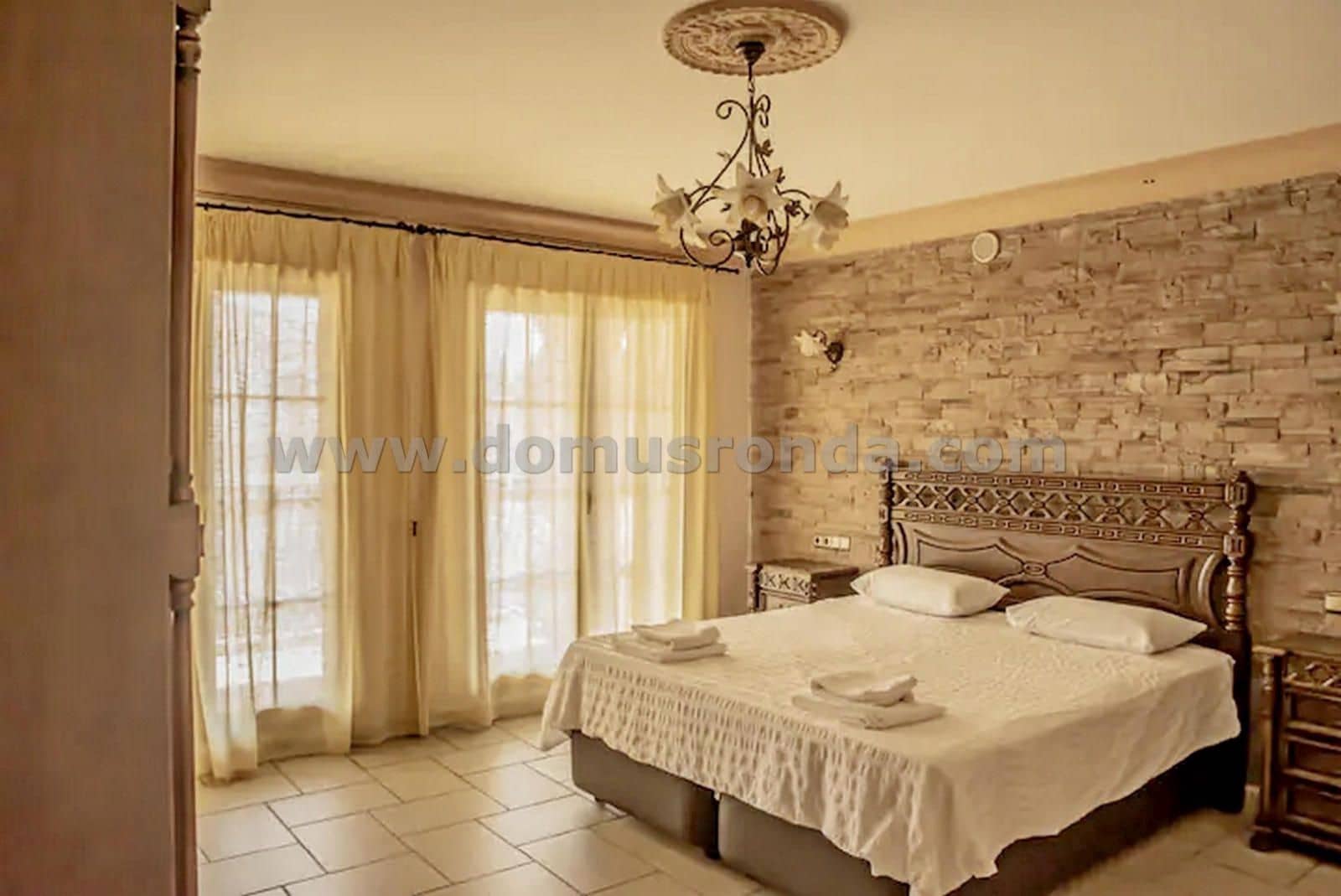 5 bedroom Villa for sale in Arriate with pool - € 375,000 (Ref: 7950249)