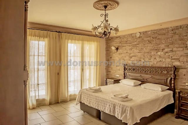 5 bedroom Villa for sale in Arriate with pool - € 375,000 (Ref: 7950249)