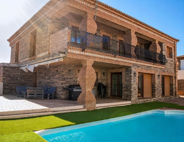 5 bedroom Villa for sale in Arriate with pool - € 375,000 (Ref: 7950249)