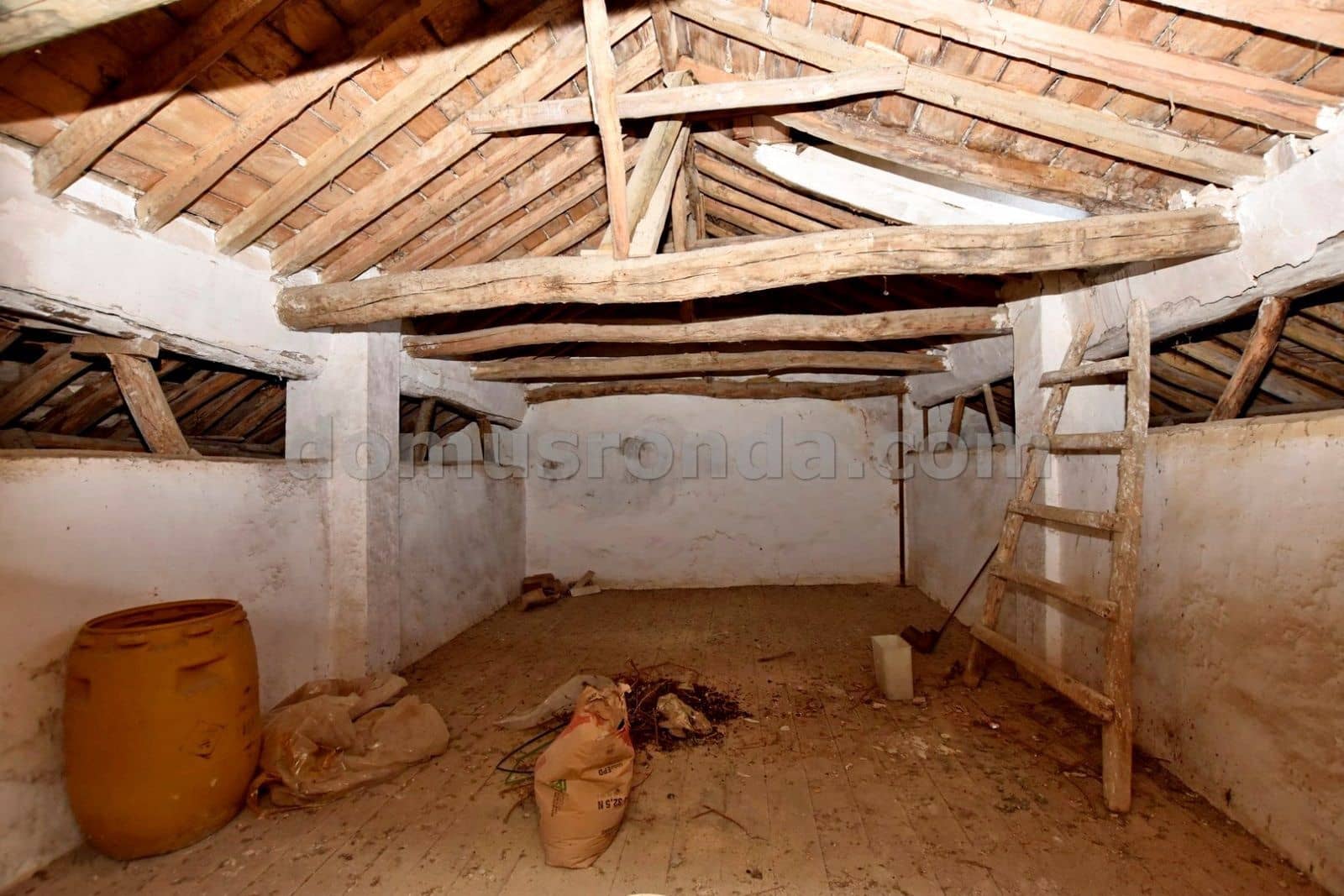 5 soveværelse Villa til salg i Arriate - € 145.000 (Ref: 8096883)