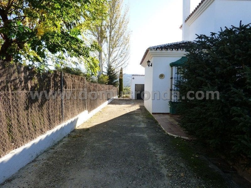 4 soverom Villa til salgs i Ronda med svømmebasseng garasje - € 475 000 (Ref: 8123047)