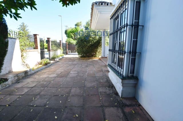 4 quarto Moradia para venda em Ronda com piscina garagem - 475 000 € (Ref: 8123047)