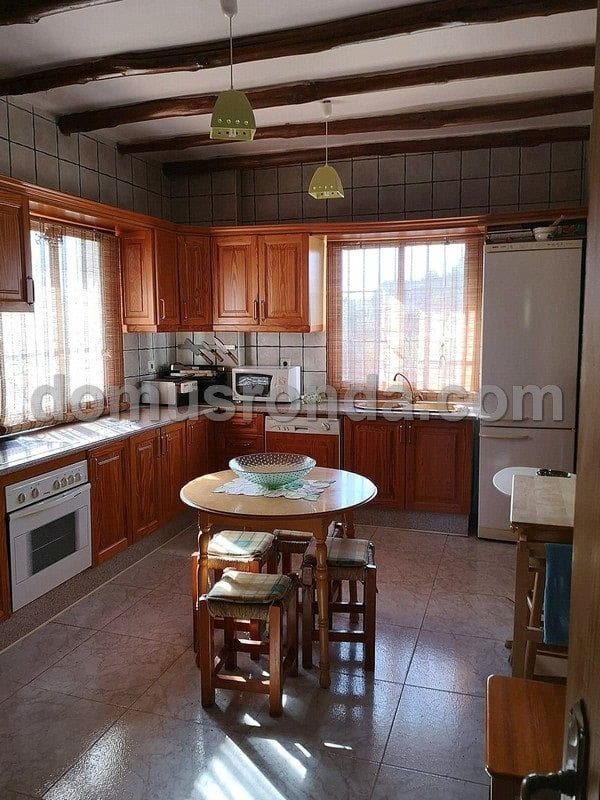 4 soveværelse Villa til salg i Ronda med swimmingpool garage - € 750.000 (Ref: 8586932)