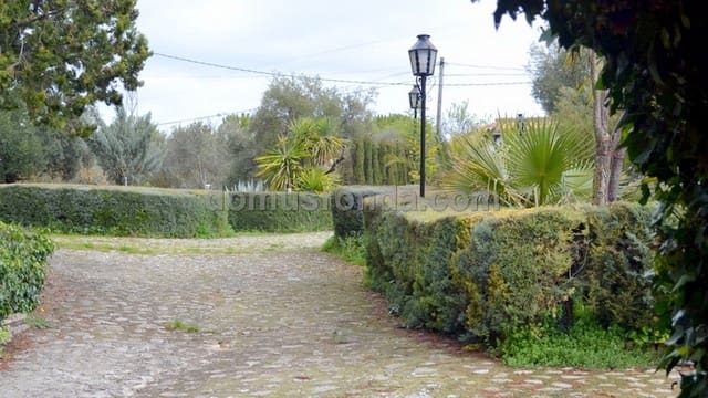4 soverom Villa til salgs i Ronda med svømmebasseng garasje - € 750 000 (Ref: 8586932)
