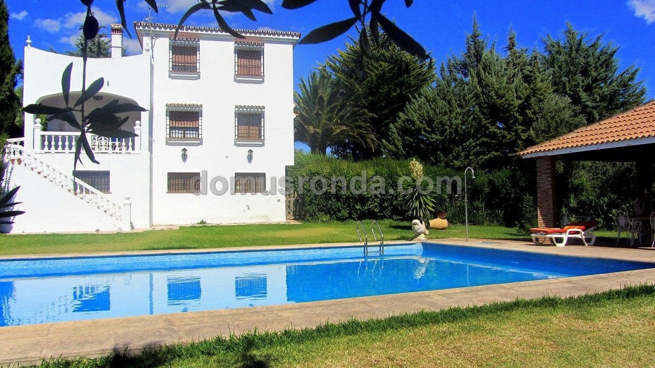 4 soveværelse Villa til salg i Ronda med swimmingpool garage - € 750.000 (Ref: 8586932)