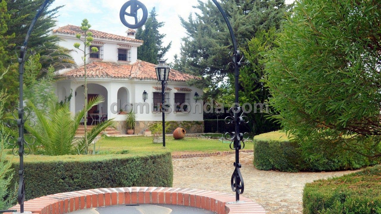 4 soveværelse Villa til salg i Ronda med swimmingpool garage - € 750.000 (Ref: 8586932)