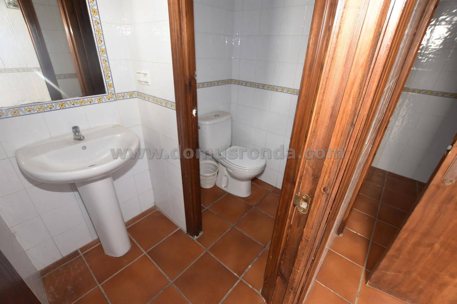 Erhverv til salg i Montejaque - € 210.000 (Ref: 8655499)