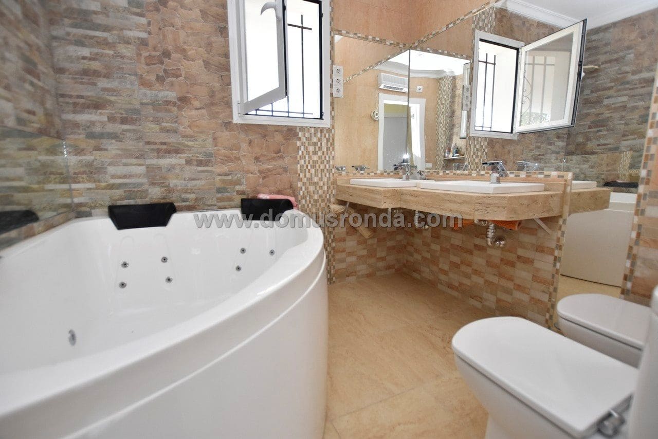 5 chambre Villa/Maison à vendre à Ronda avec piscine garage - 385 000 € (Ref: 8697240)