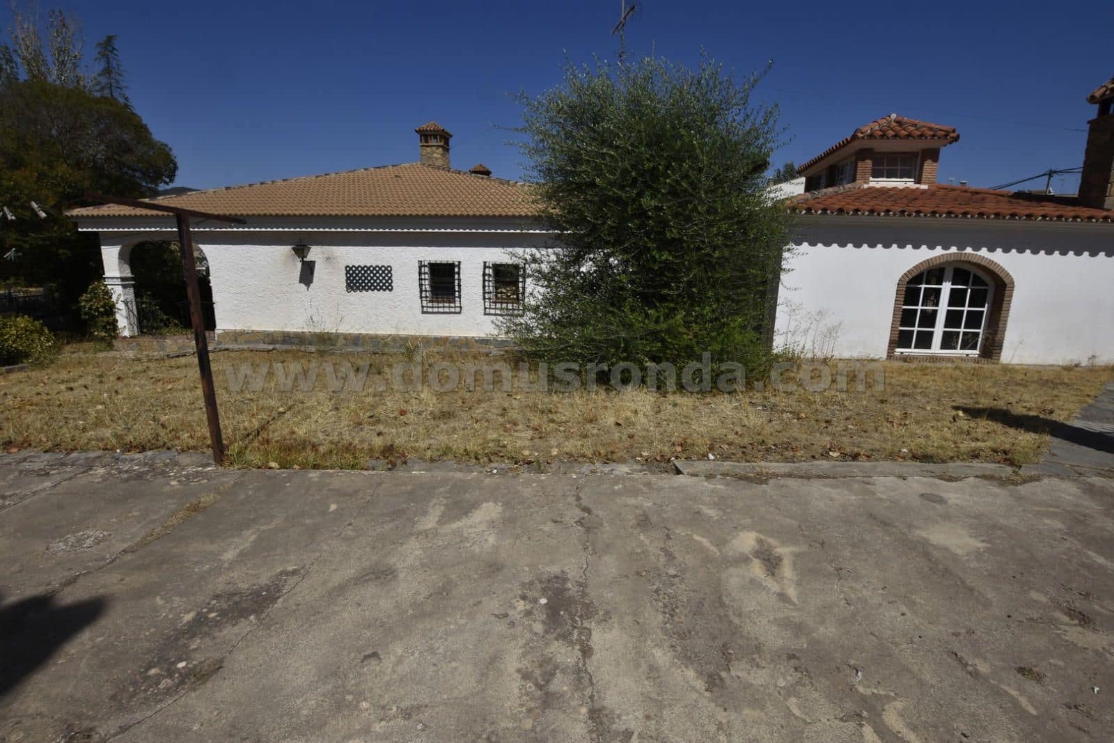 6 soveværelse Villa til salg i Arriate med swimmingpool garage - € 780.000 (Ref: 8769797)