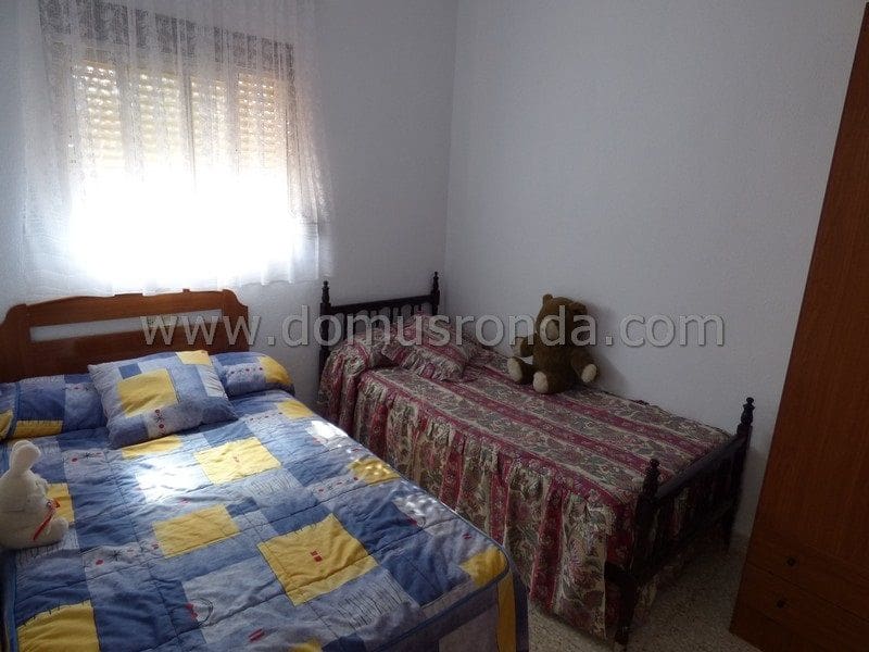 4 bedroom Villa for sale in Ronda with pool garage - € 300,000 (Ref: 8810783)