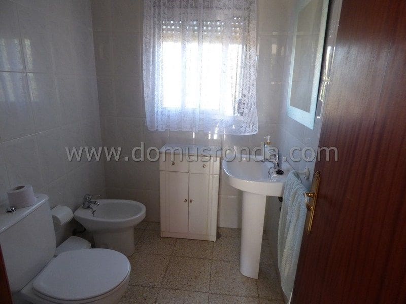 4 bedroom Villa for sale in Ronda with pool garage - € 300,000 (Ref: 8810783)