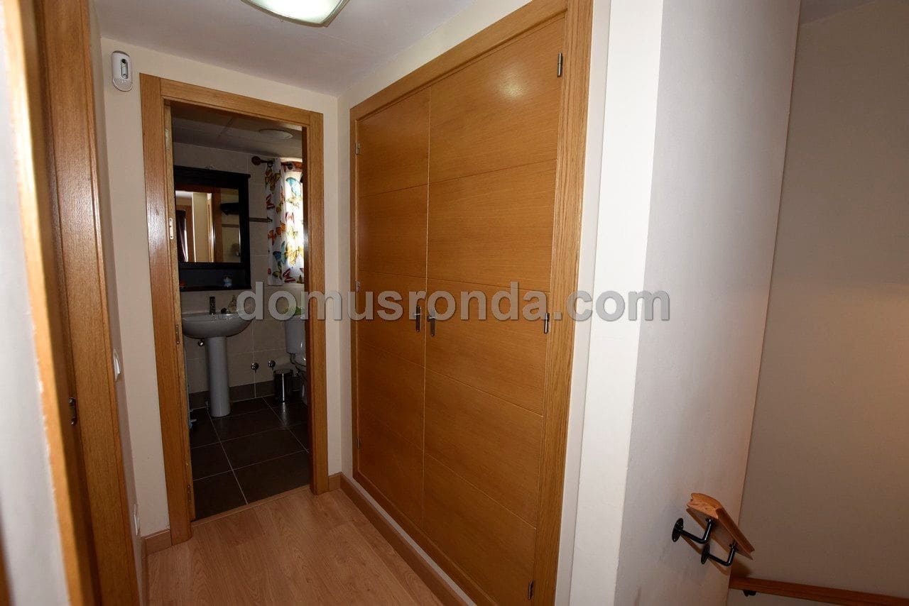 3 soveværelse Villa til salg i Montejaque med swimmingpool garage - € 172.000 (Ref: 8837803)