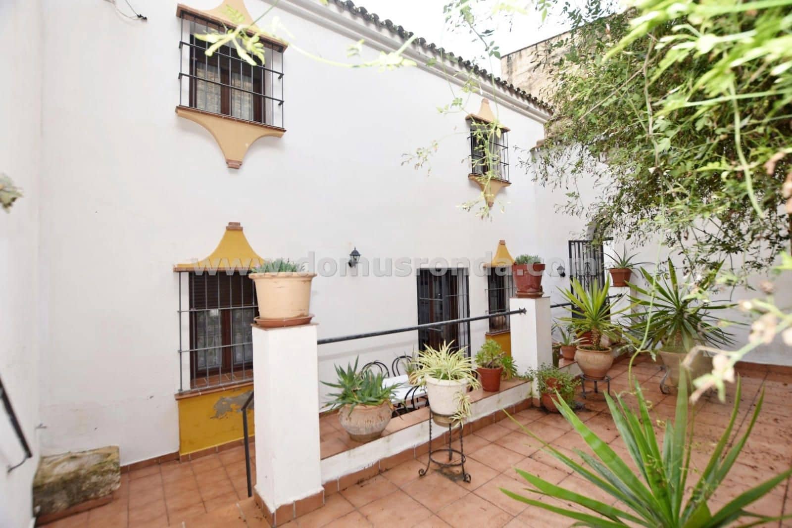 4 slaapkamer Villa te koop in Ronda met garage - € 415.000 (Ref: 8865728)