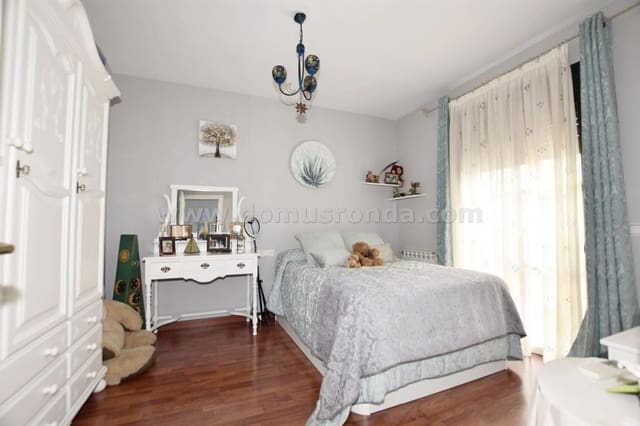 4 soveværelse Byhus til salg i Ronda med swimmingpool garage - € 250.000 (Ref: 8983316)