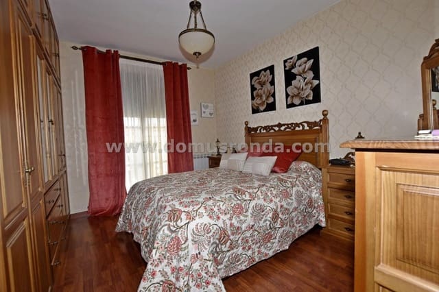 4 soveværelse Byhus til salg i Ronda med swimmingpool garage - € 250.000 (Ref: 8983316)