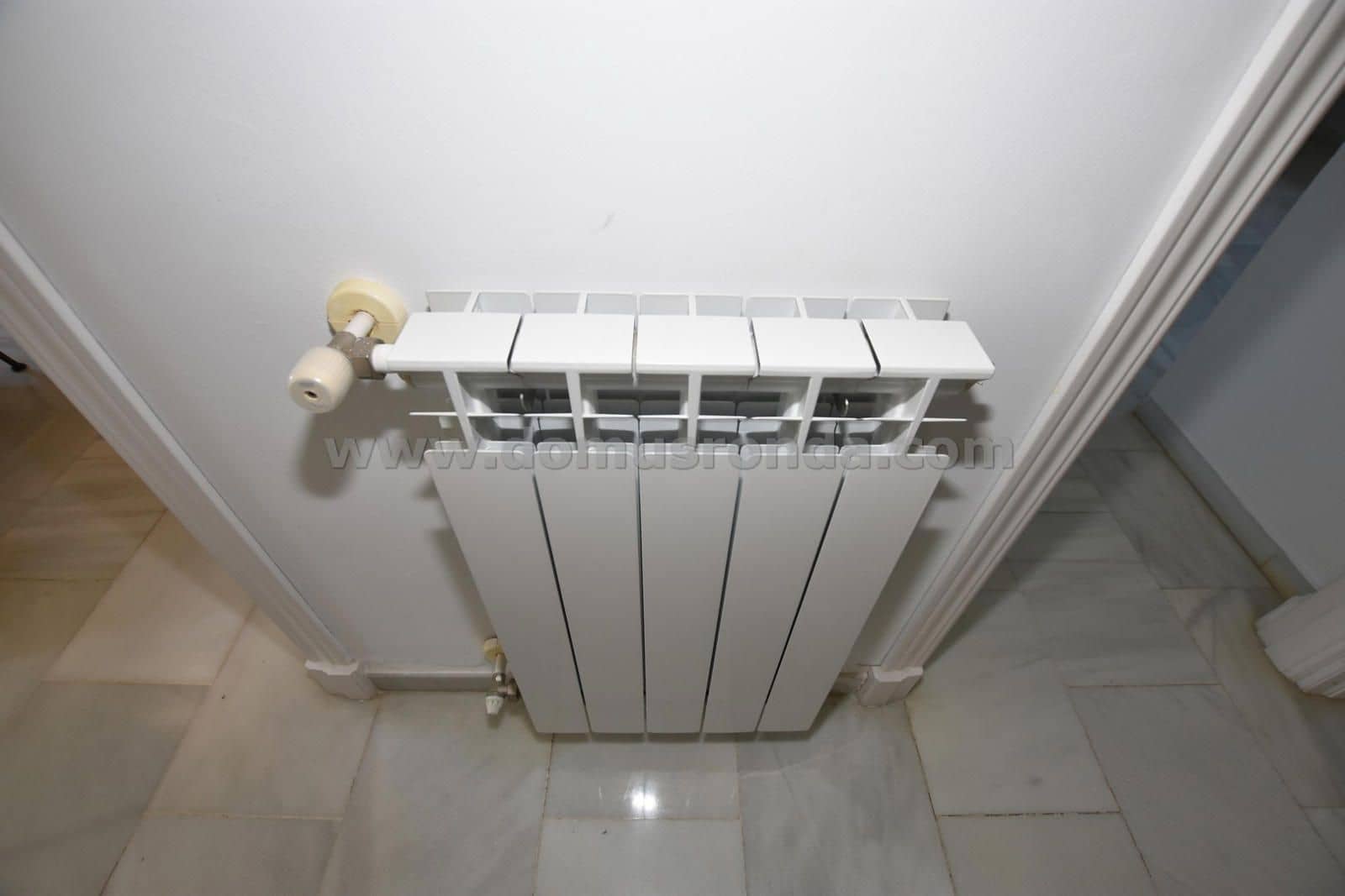 4 soveværelse Villa til salg i Ronda med garage - € 375.000 (Ref: 9009948)