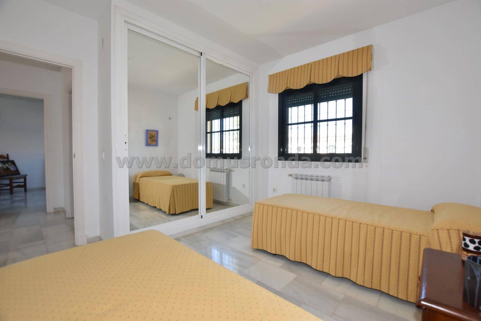 4 soveværelse Villa til salg i Ronda med garage - € 375.000 (Ref: 9009948)