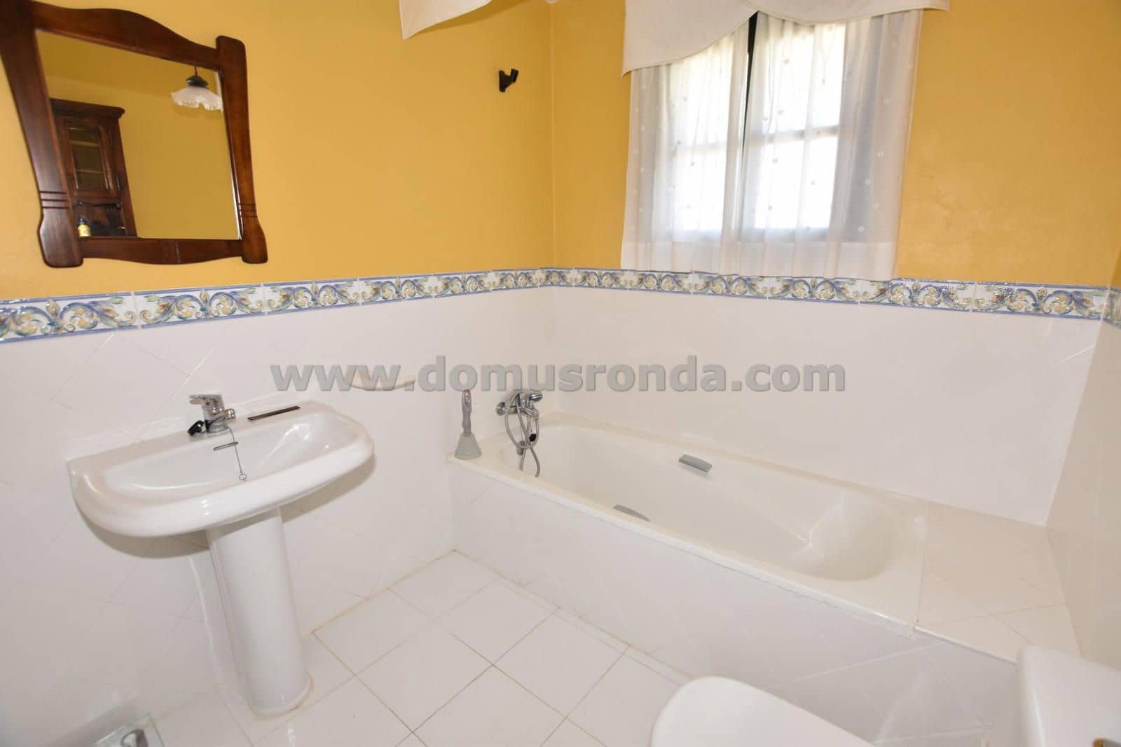 4 soveværelse Villa til salg i Ronda med garage - € 375.000 (Ref: 9009948)