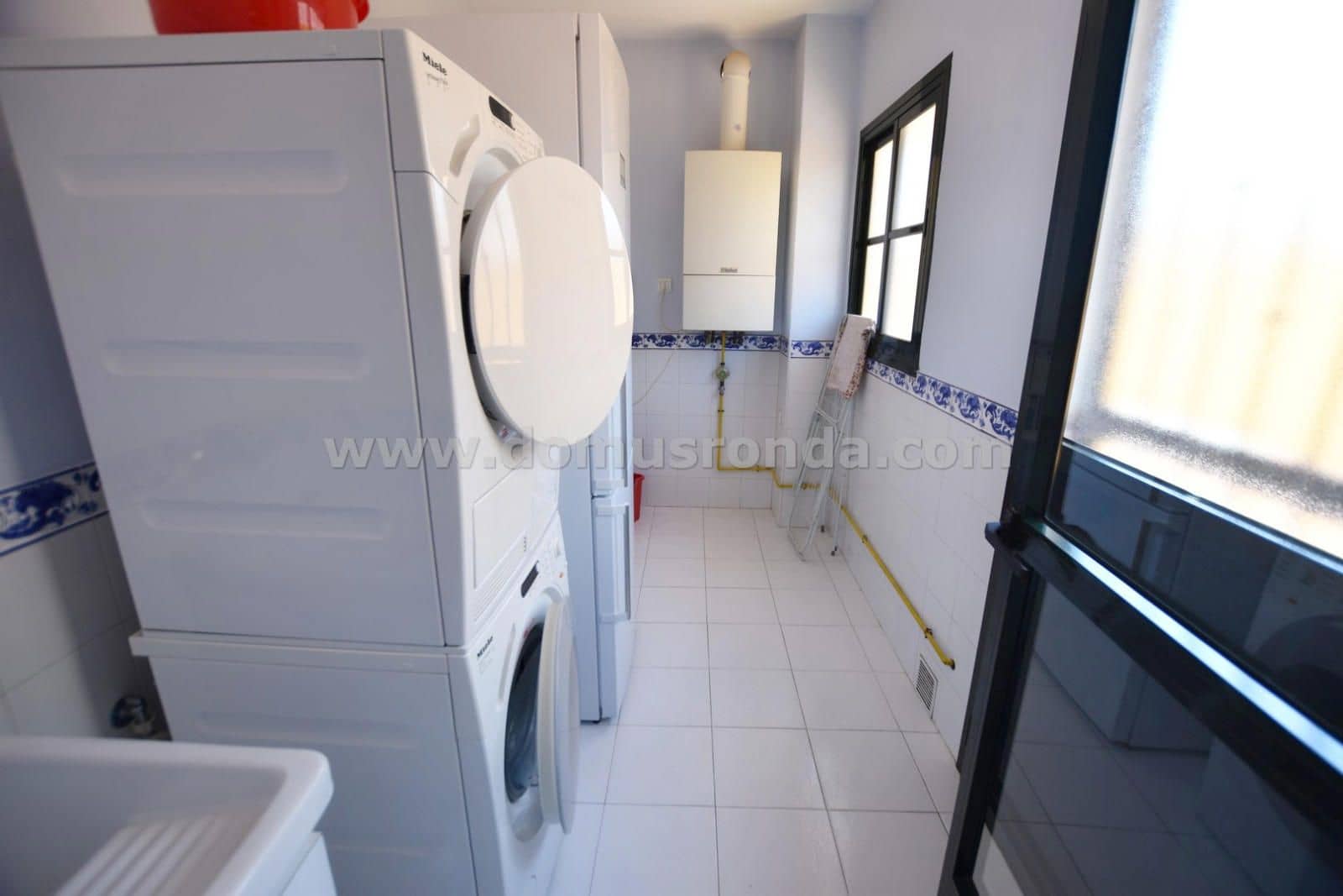 4 soveværelse Villa til salg i Ronda med garage - € 375.000 (Ref: 9009948)