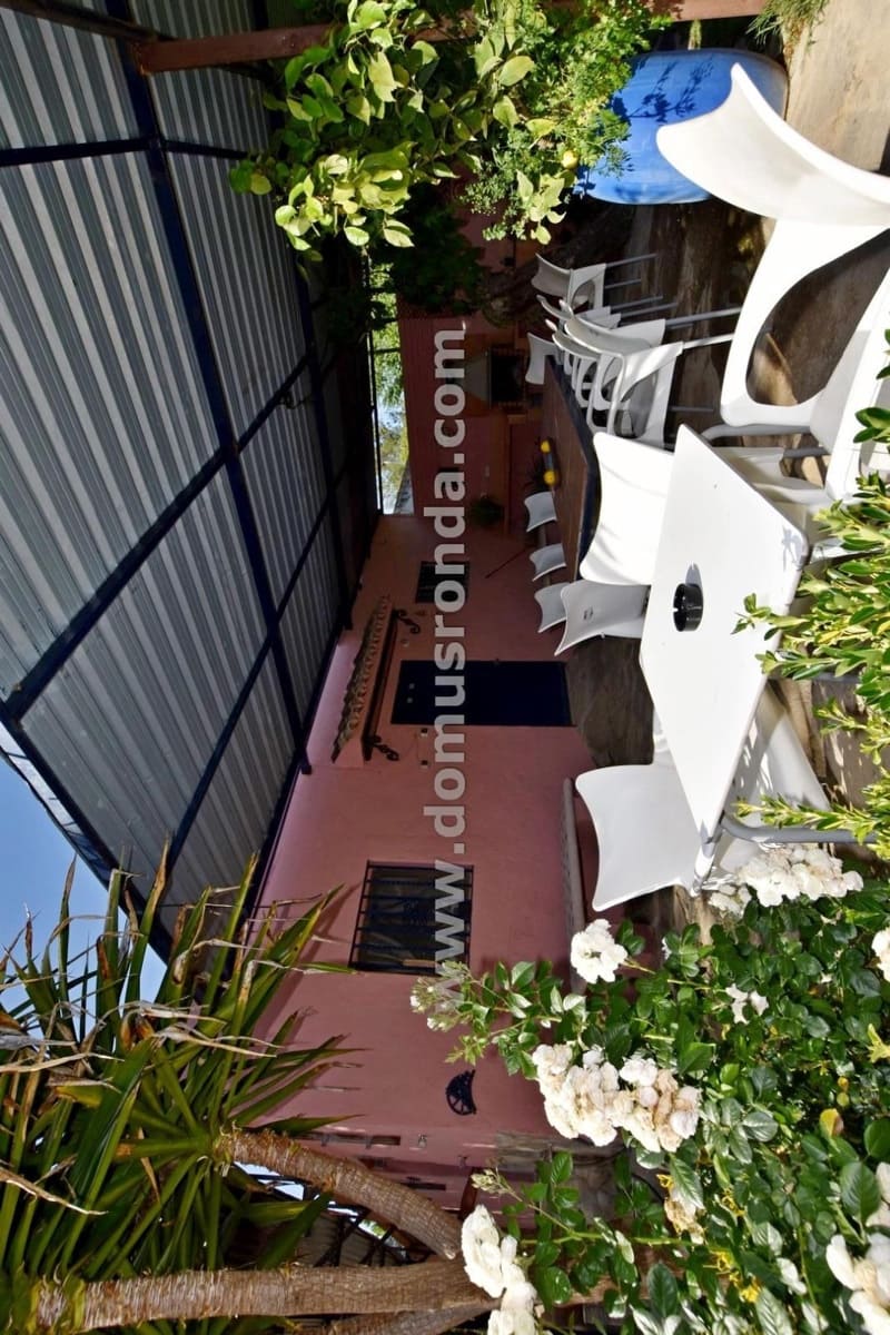 3 soveværelse Villa til salg i Ronda med swimmingpool - € 230.000 (Ref: 9019464)