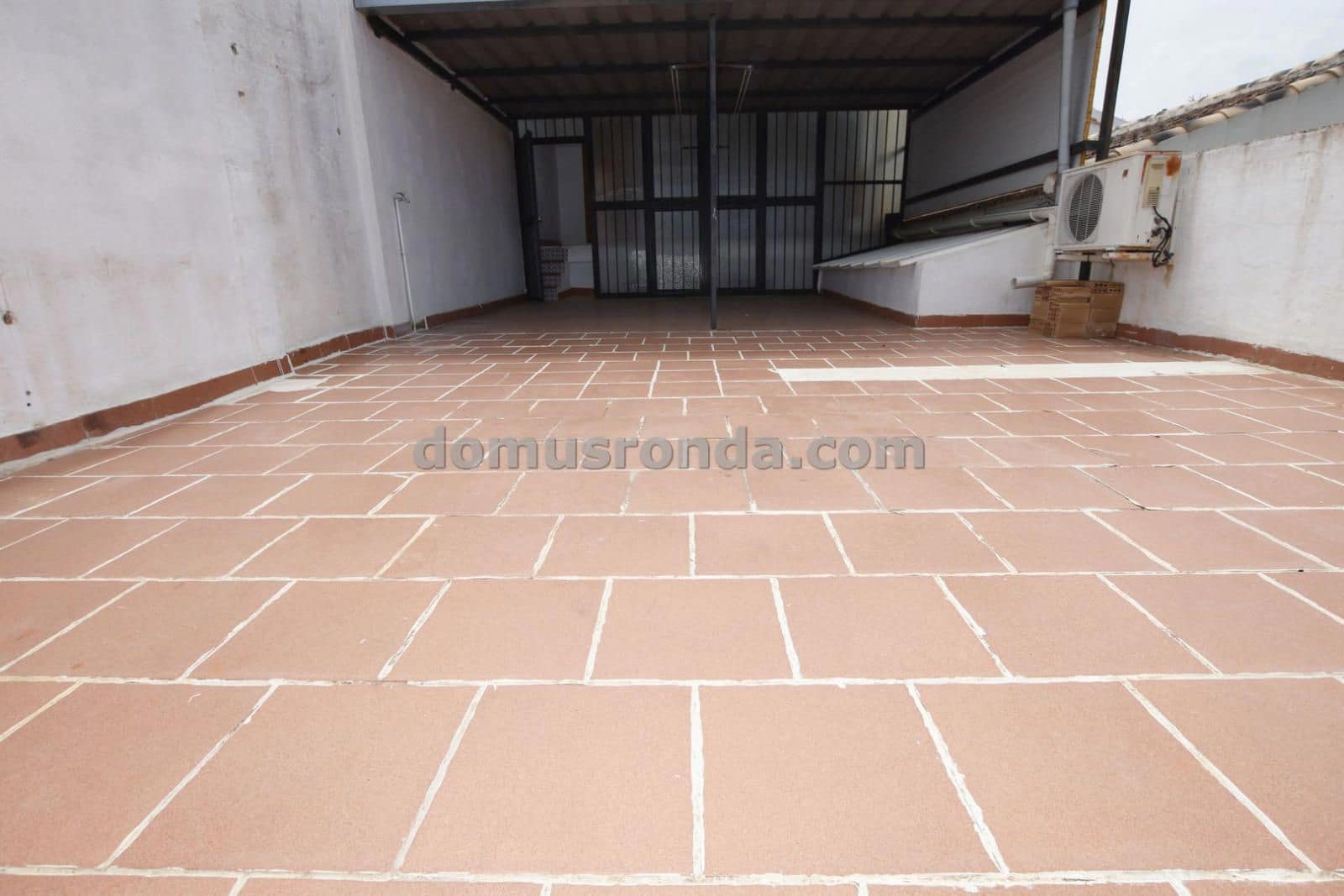 3 bedroom Villa for sale in Ronda with garage - € 148,000 (Ref: 9085648)