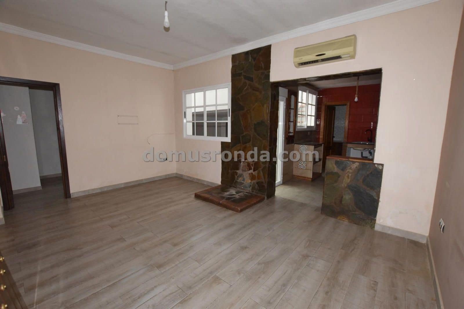 3 bedroom Villa for sale in Ronda with garage - € 148,000 (Ref: 9085648)