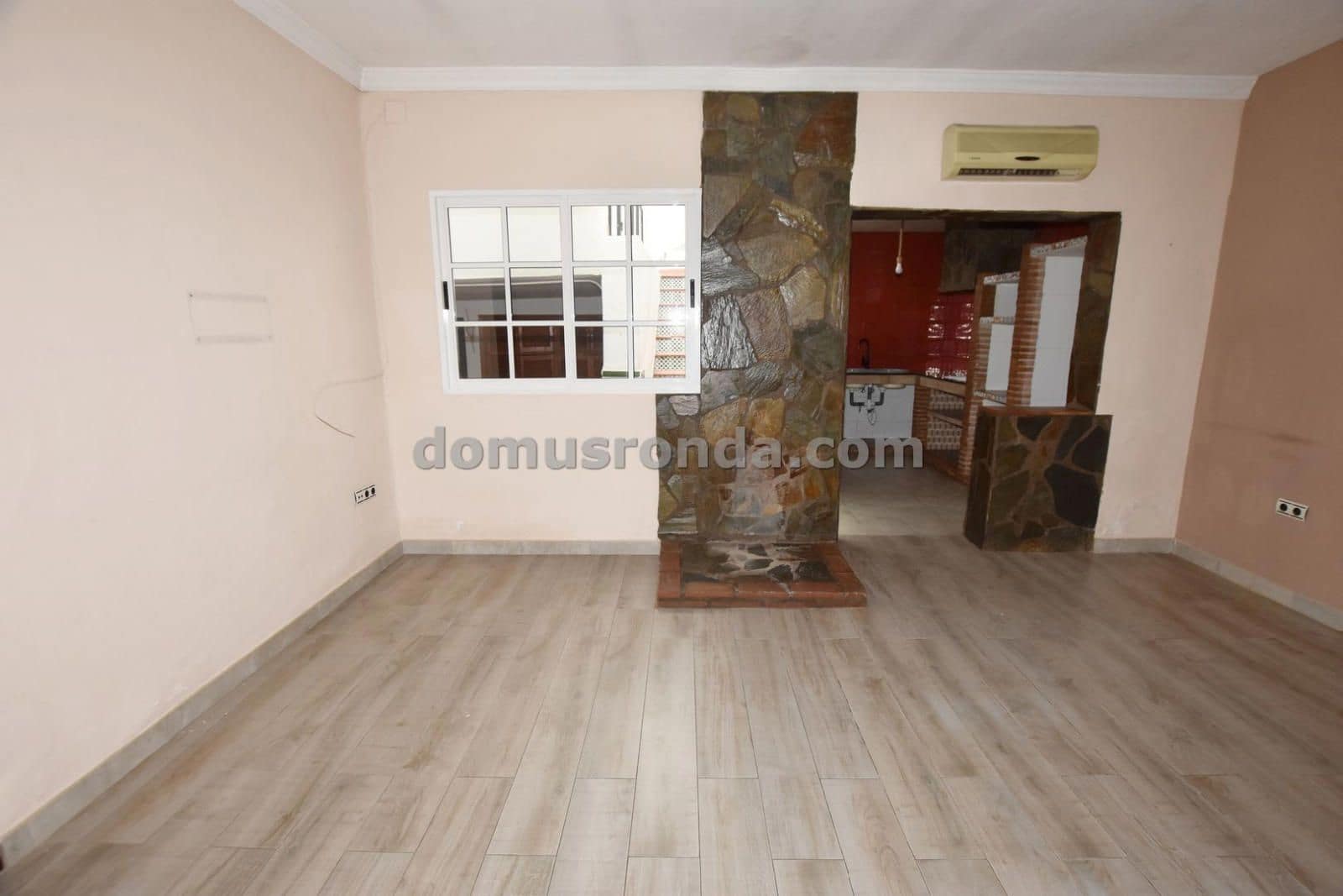 3 bedroom Villa for sale in Ronda with garage - € 148,000 (Ref: 9085648)