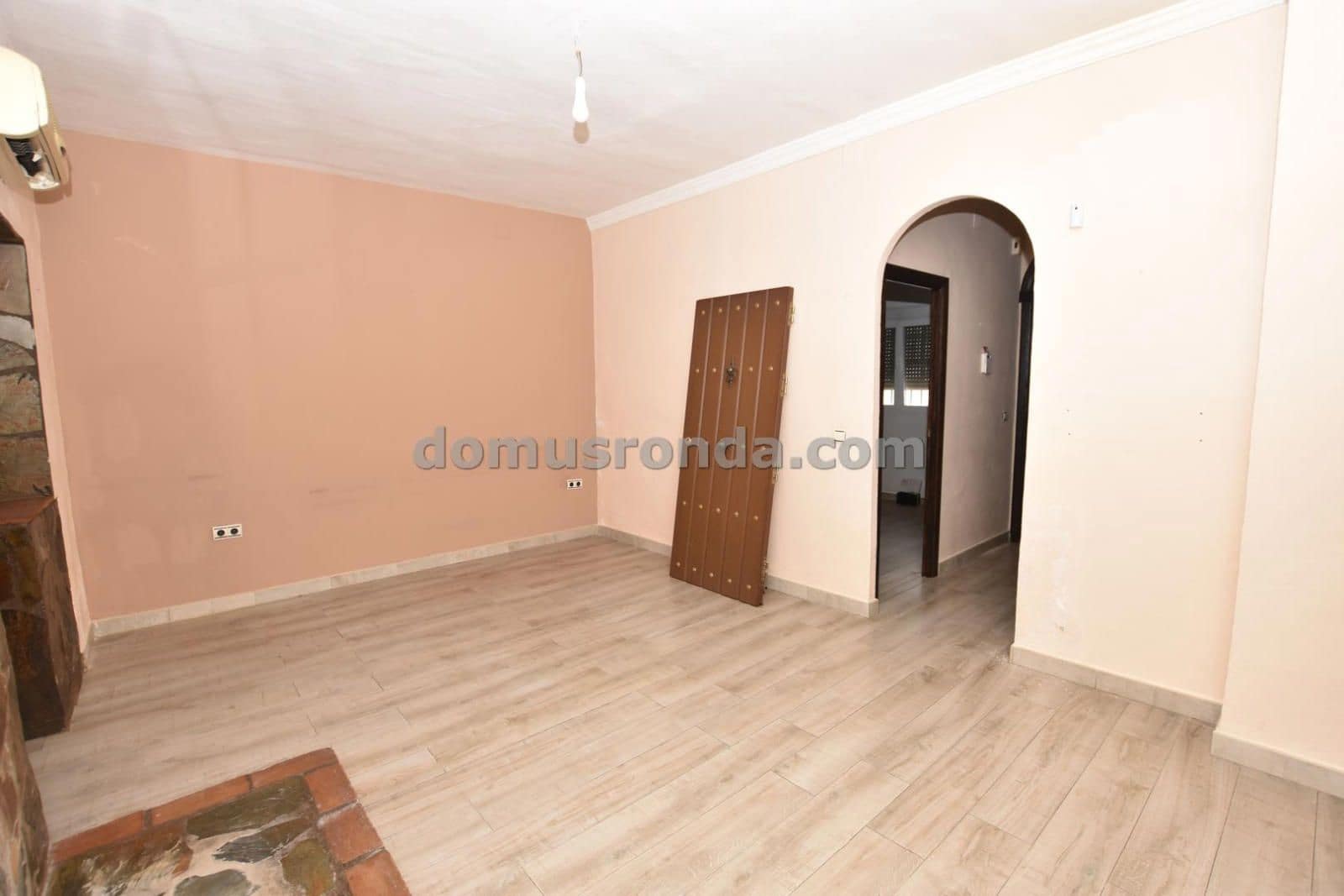 3 bedroom Villa for sale in Ronda with garage - € 148,000 (Ref: 9085648)