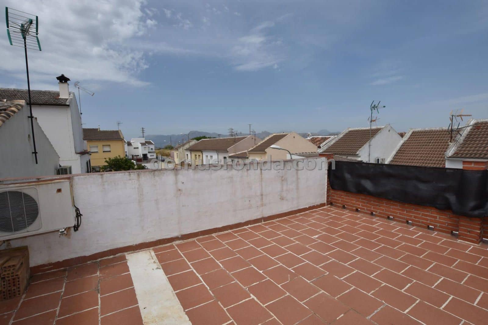 3 bedroom Villa for sale in Ronda with garage - € 148,000 (Ref: 9085648)