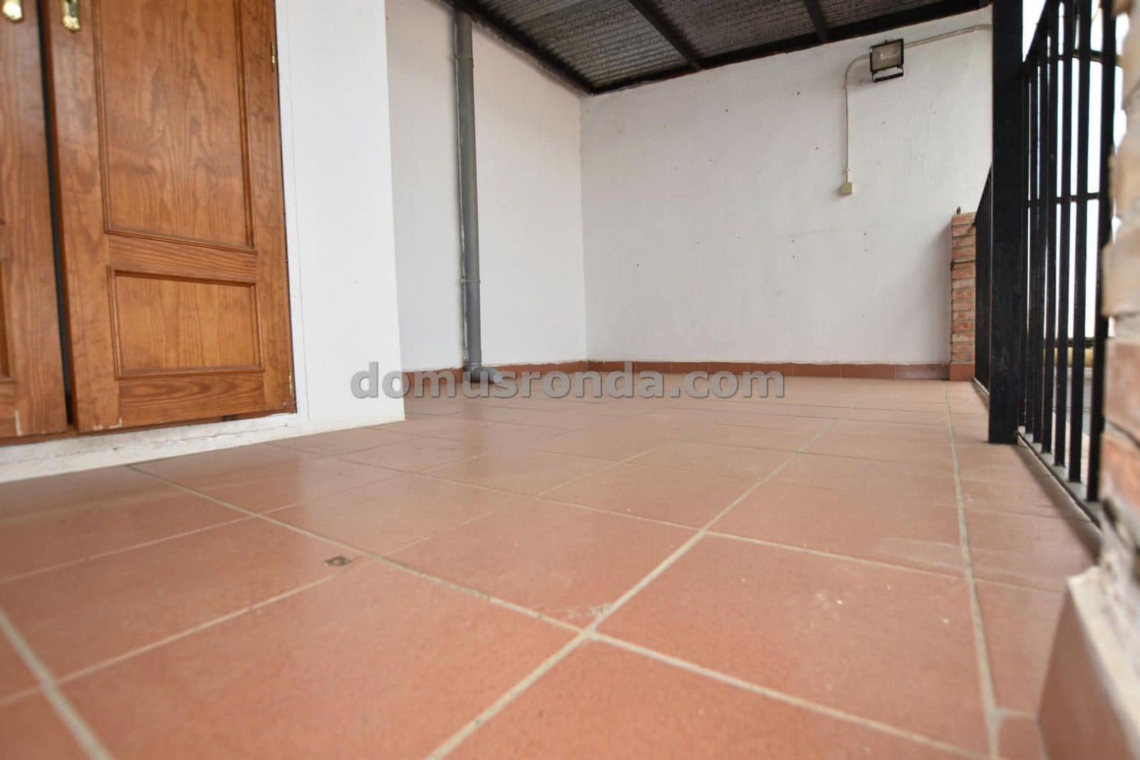 3 bedroom Villa for sale in Ronda with garage - € 148,000 (Ref: 9085648)