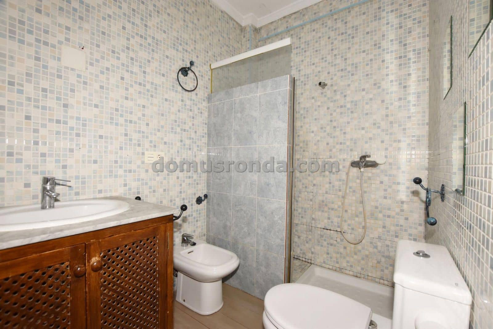 3 bedroom Villa for sale in Ronda with garage - € 148,000 (Ref: 9085648)