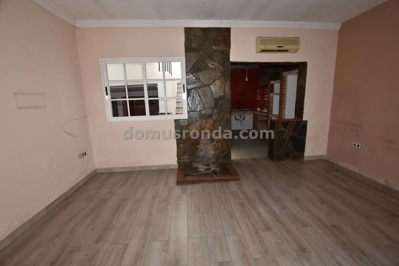 3 bedroom Villa for sale in Ronda with garage - € 148,000 (Ref: 9085648)