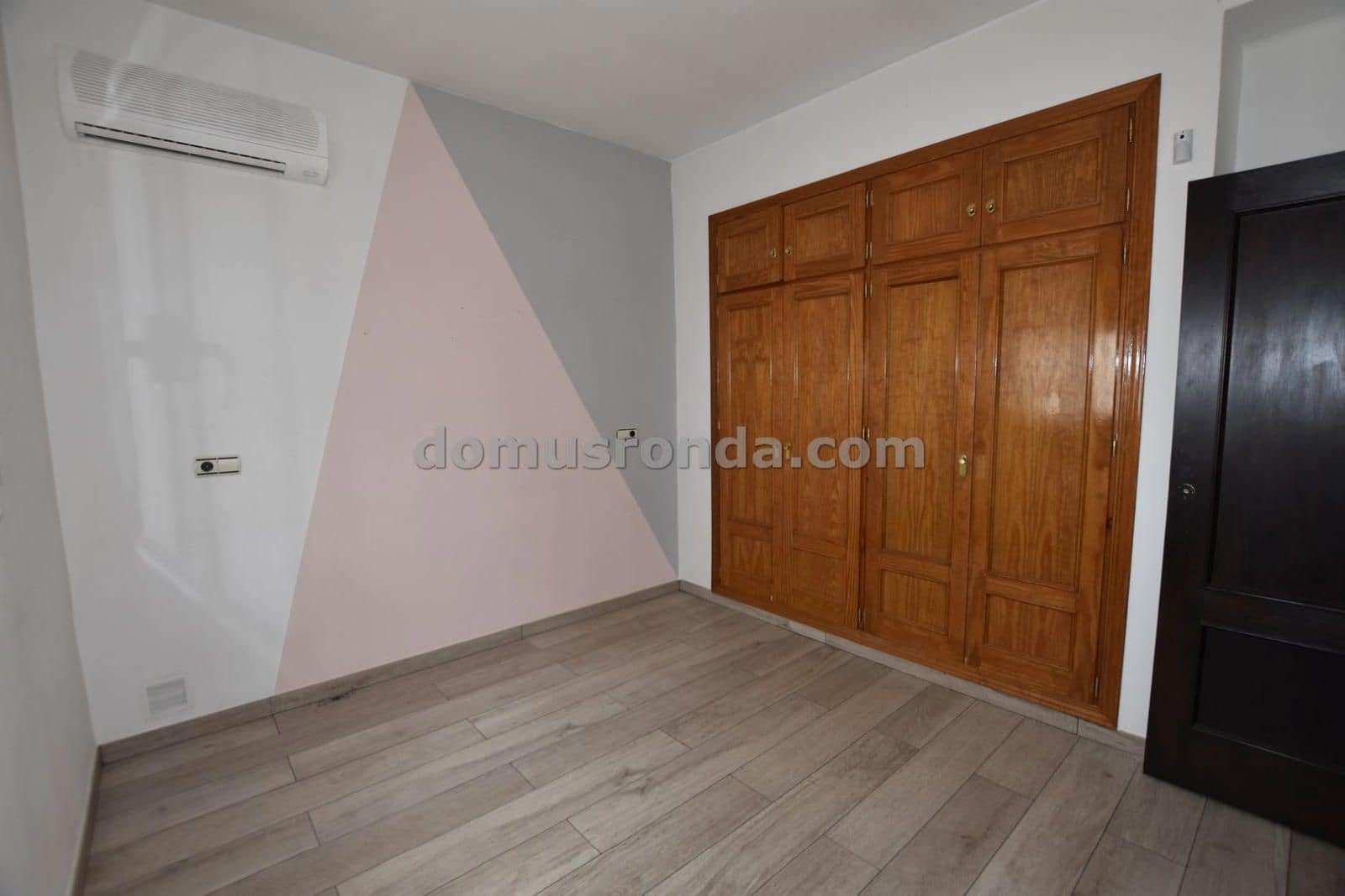 3 bedroom Villa for sale in Ronda with garage - € 148,000 (Ref: 9085648)