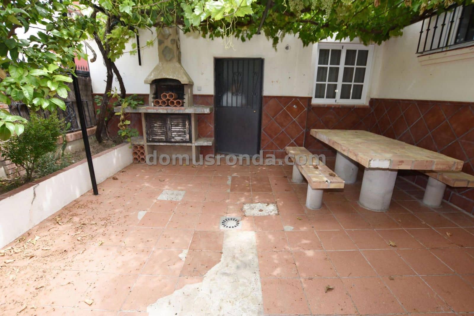 3 bedroom Villa for sale in Ronda with garage - € 148,000 (Ref: 9085648)