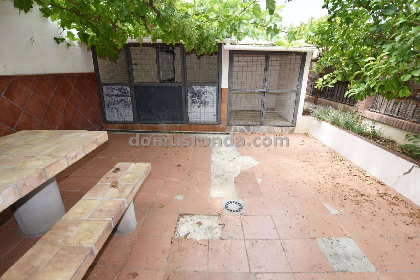 3 bedroom Villa for sale in Ronda with garage - € 148,000 (Ref: 9085648)