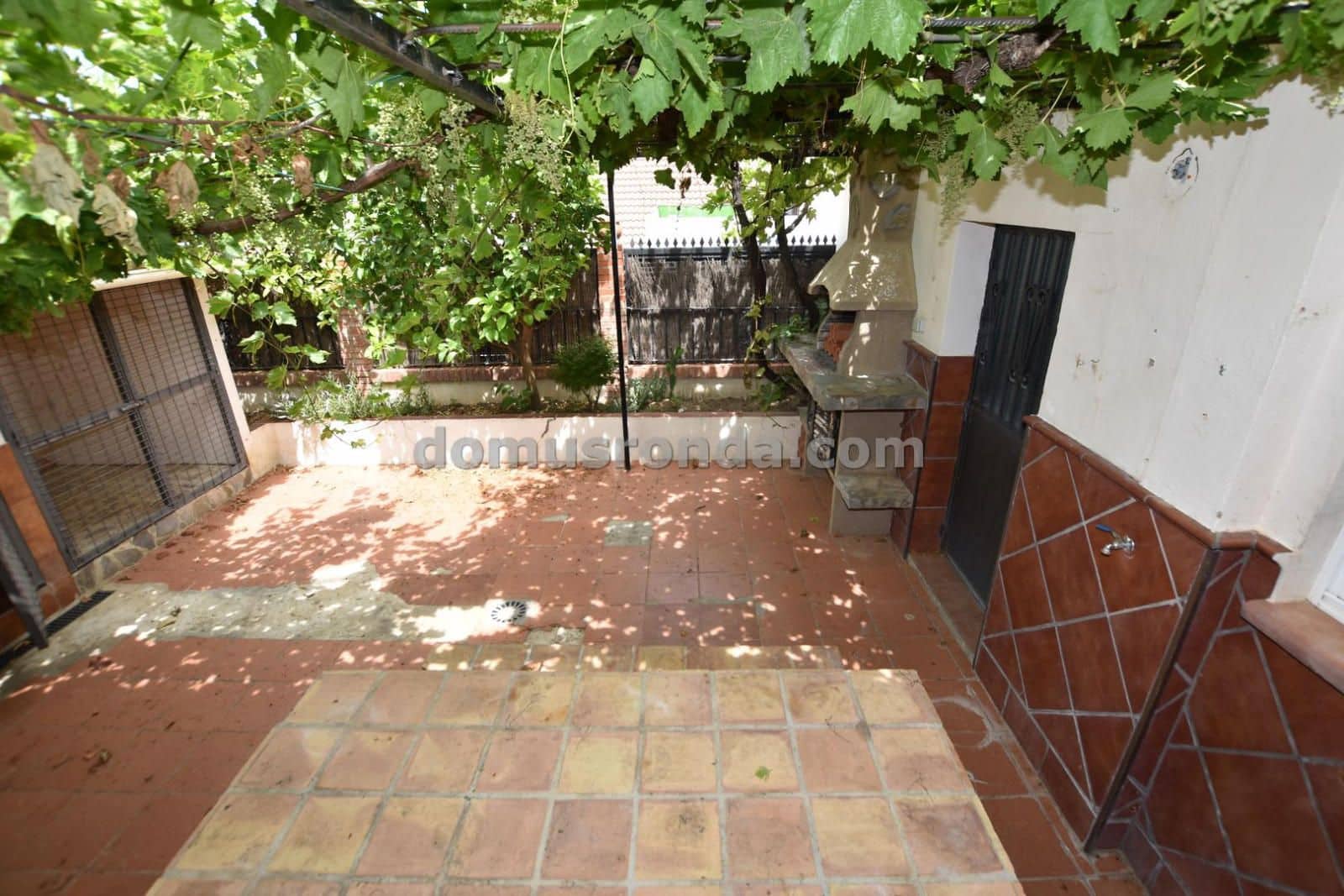 3 bedroom Villa for sale in Ronda with garage - € 148,000 (Ref: 9085648)