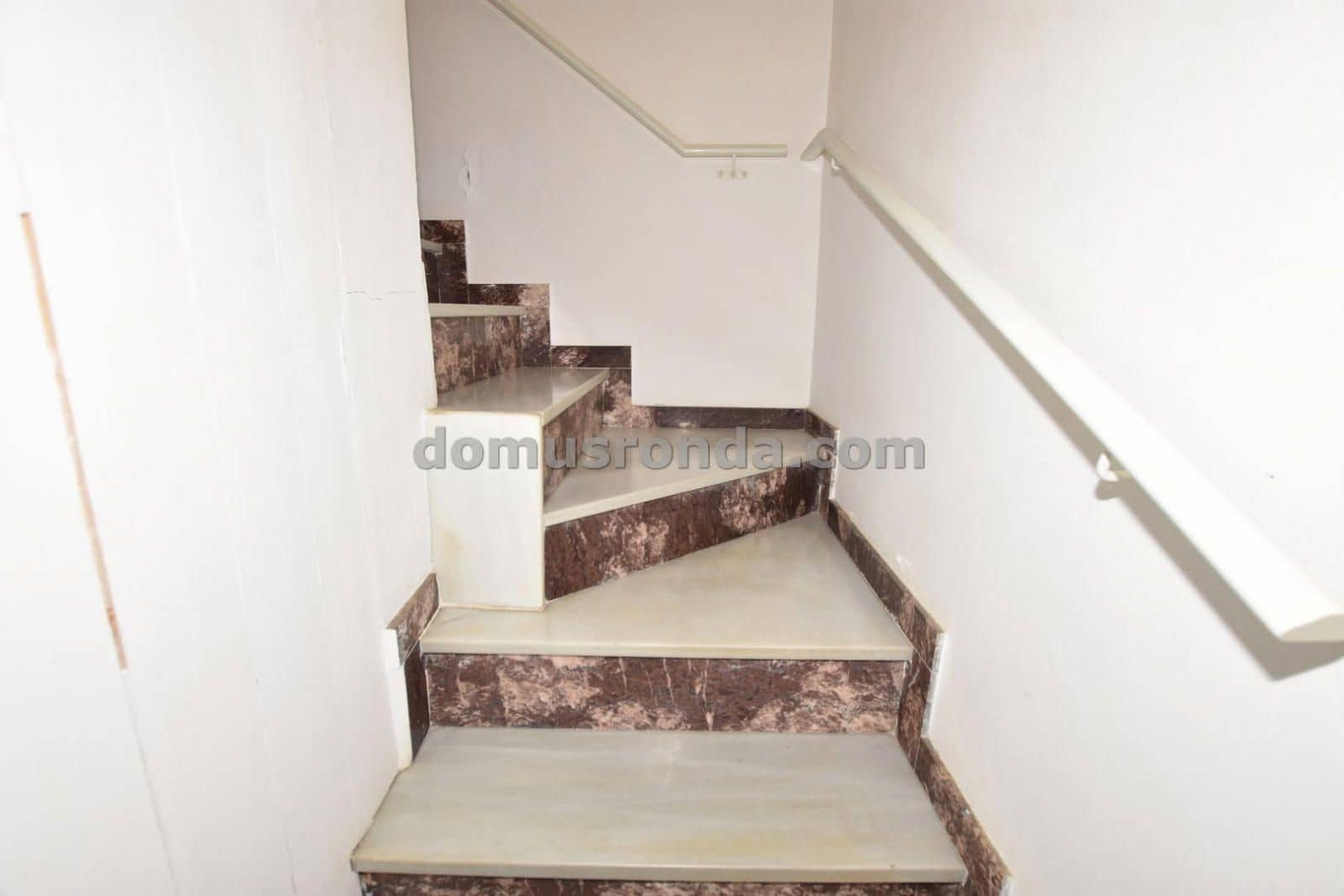 6 sypialnia Willa na sprzedaż w Cuevas del Becerro z garażem - 117 000 € (Ref: 9185973)