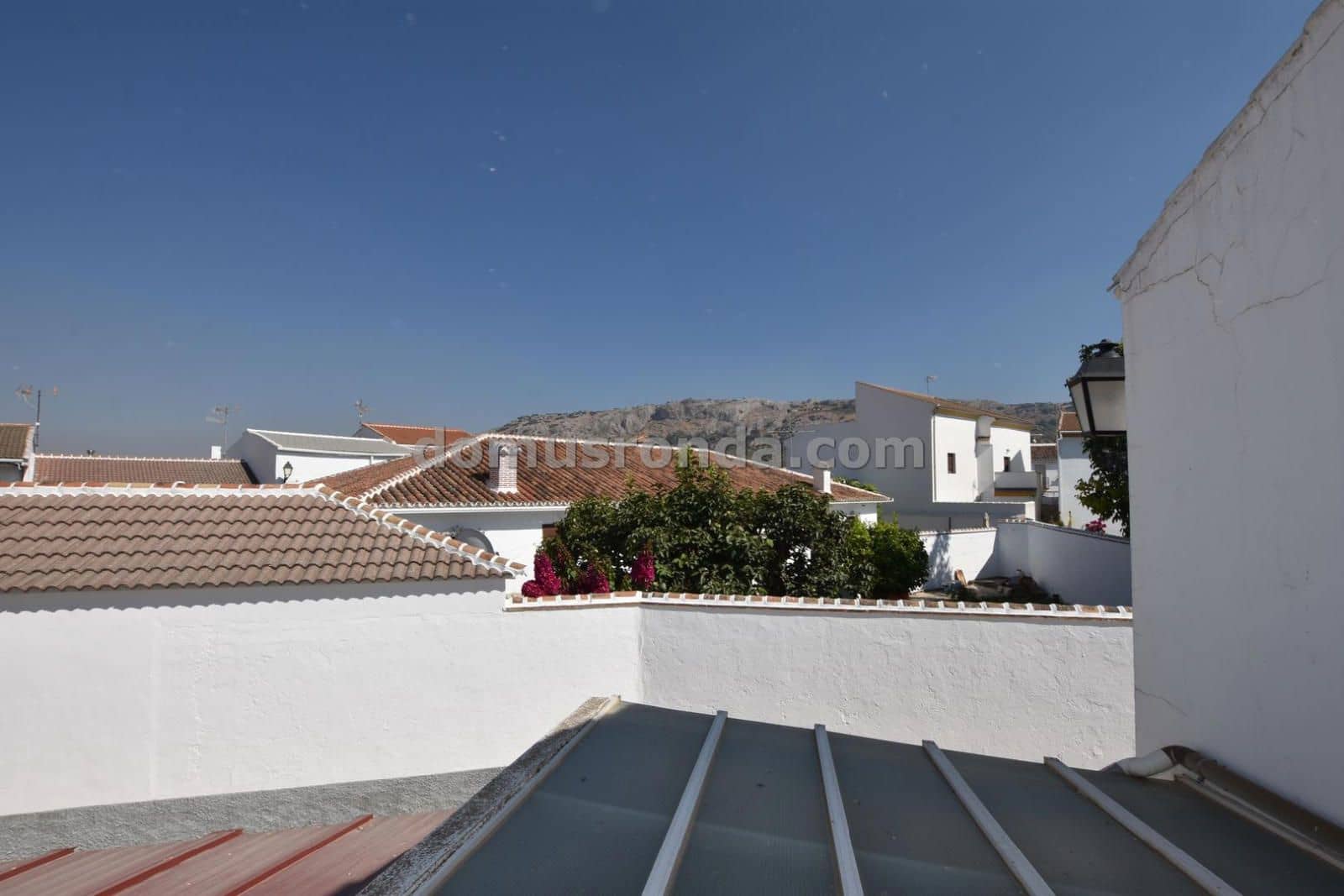 6 bedroom Villa for sale in Cuevas del Becerro - € 80,000 (Ref: 9185974)
