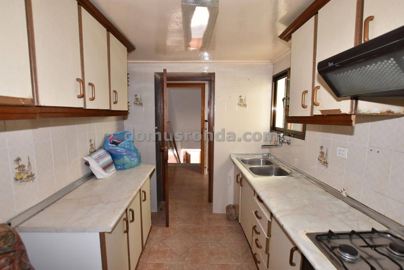6 bedroom Villa for sale in Cuevas del Becerro - € 80,000 (Ref: 9185974)